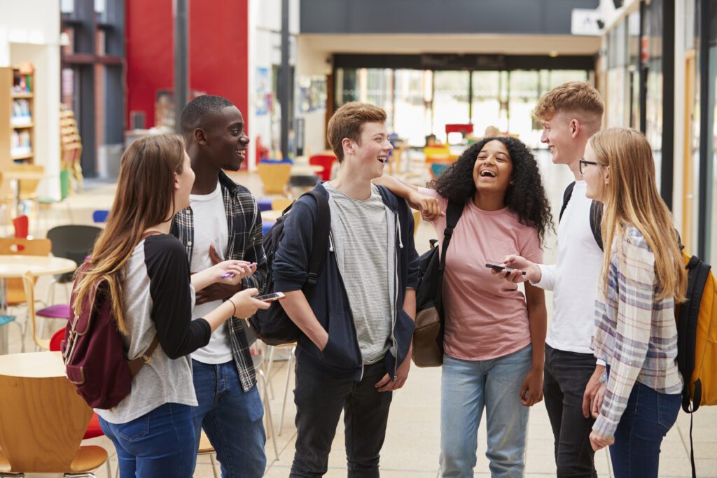 Zit je op school en heb je hulp nodig of vragen over je thuissituatie, relaties of opleiding? Dan is School Maatschappelijk Werk (SMW) iets voor jou